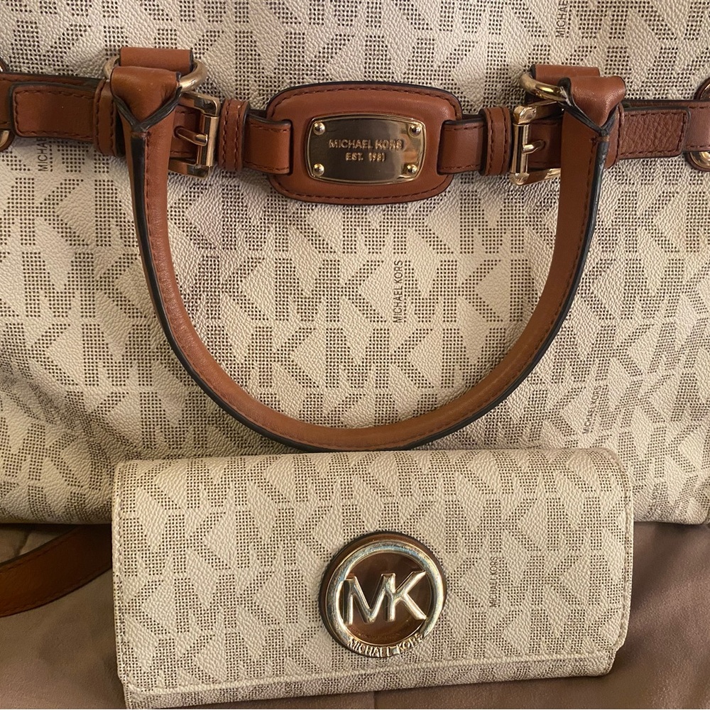 Genuine Michael Kors Hamilton Large Tote with matching wallet.